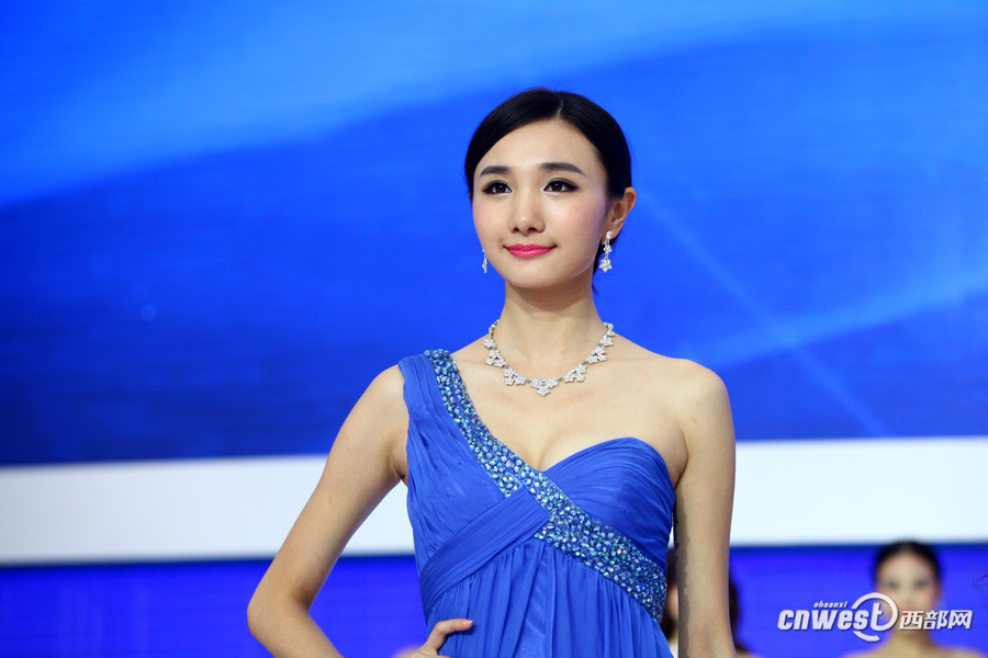 九月婷婷人人澡人人添人人爽:张云雷最新高清壁纸,九月婷婷，人人澡身，人人添彩，人人爽心——张云雷最新高清壁纸的魅力