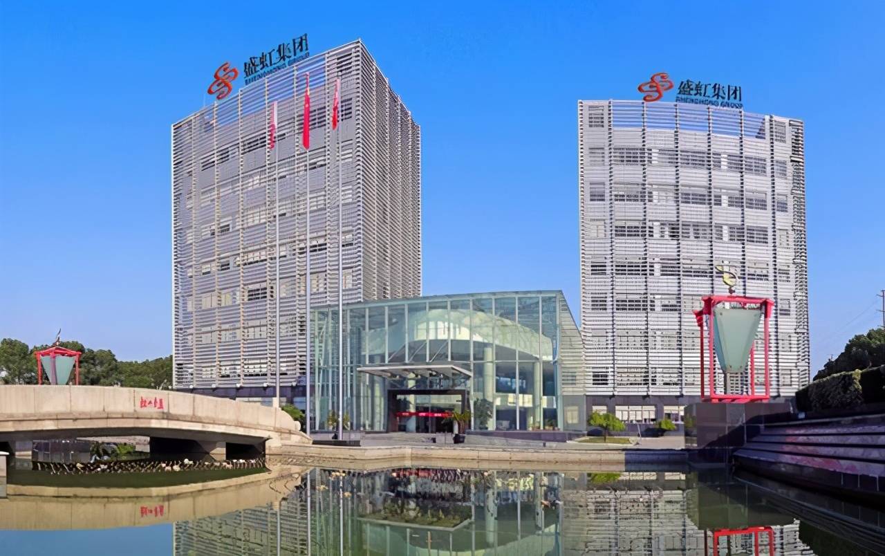 国产成 人 综合 亚洲专区:家政女皇最新一期,国产成人综合亚洲专区，家政女皇最新一期——探索成熟魅力的无限可能