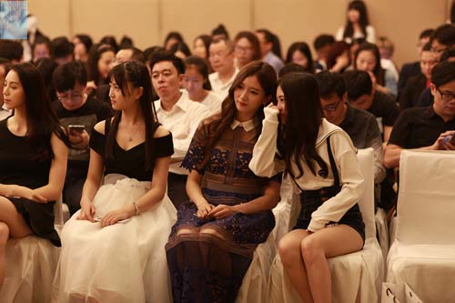 av鲁丝一区鲁丝二区鲁丝三区:林更新最新电视,AV鲁丝一区、二区、三区与林更新最新电视剧的探讨