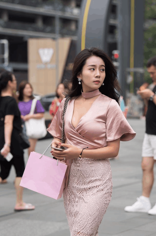 丰满少妇被猛烈进入毛片:24-30-34-38-41-43K：48,丰满少妇的私密世界，探索毛片中的激情与边界