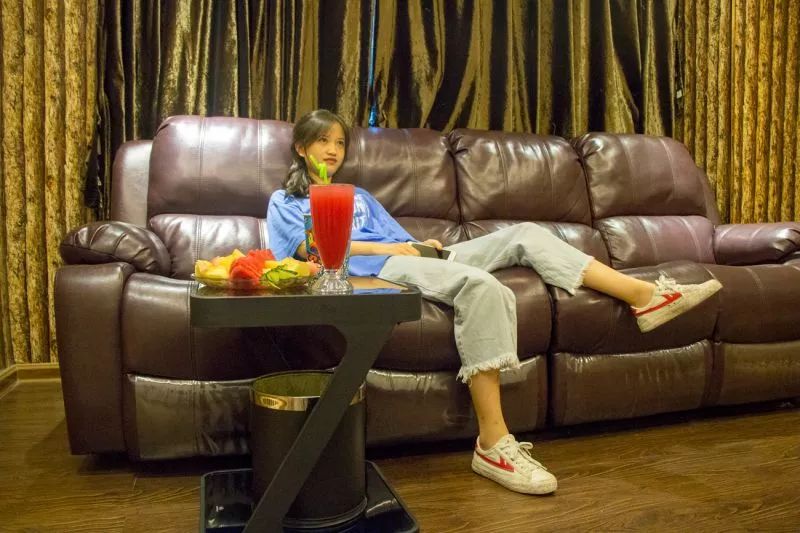 少妇午夜性影院私人影院成都:14-19-23-24-44-46J：21,少妇午夜性影院私人影院在成都的独特魅力与探索，一种深夜的情感释放（关键词，成都、私人影院、午夜性影院）