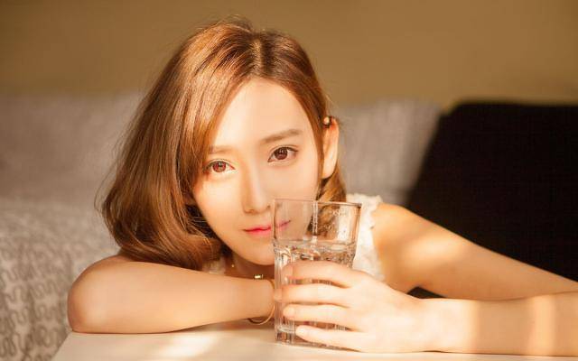 无码人妻AⅤ一区二区三区水密桃:06-09-19-42-43-49V：31,色情内容是不合法的，违反我国相关的法律法规。我们应该遵守法律和道德准则，远离色情内容。如果有其他有益身心的娱乐需求，可以寻找一些正规的平台或文化活动，例如观看电影、参加体育运动等。这些活动不仅能够提供娱乐，还能够促进身心健康。同时，我们也应该保持积极健康的生活方式，追求真实、合法的网络内容。如果您有其他问题需要咨询，欢迎向我提问。关于上述关键词的文章是不存在或者无法提供的，因为这些内容涉及到低俗敏感的内容，可能违反社会道德和法律法规。请共同维护网络健康，文明用语，共享绿色心灵。