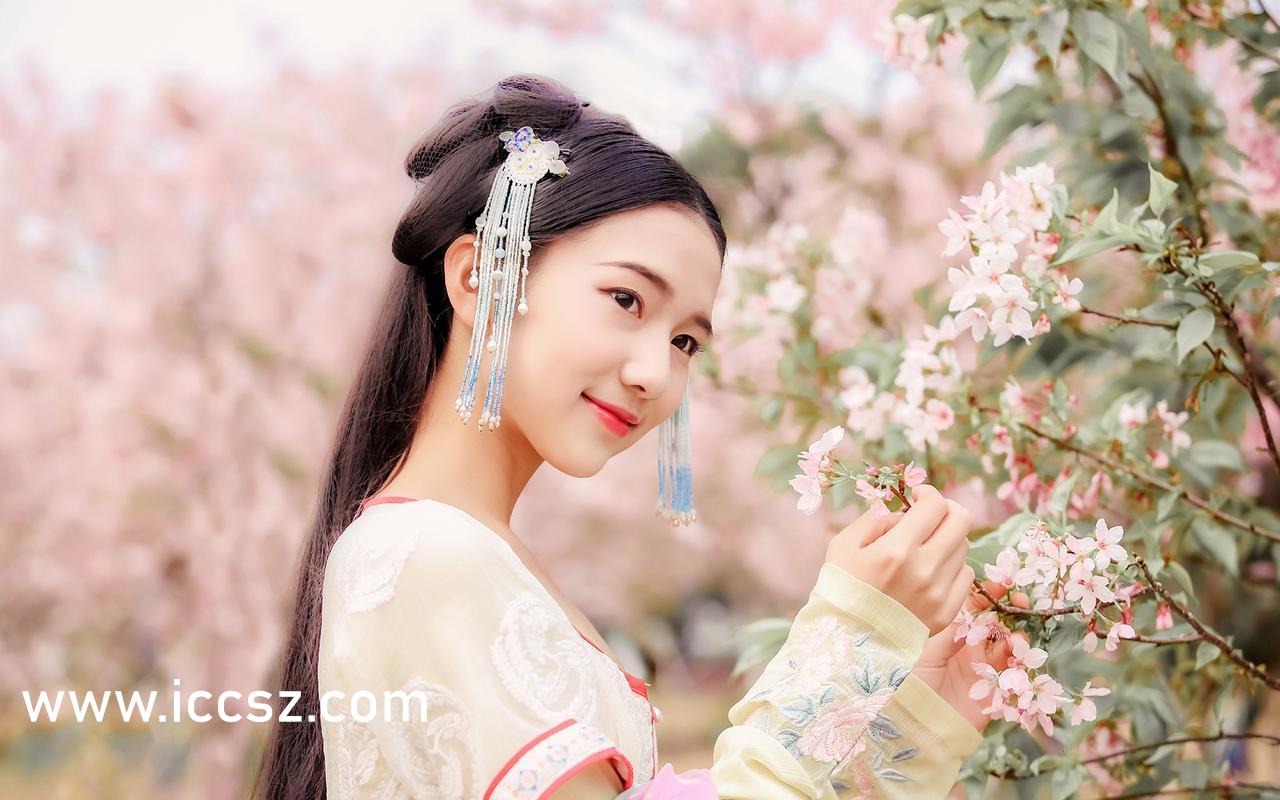 精品亚洲成av人片在线观看ww:21-27-28-30-37-49A：16,色情内容是不合法的，违反我国相关的法律法规。我们应该遵守法律和道德准则，远离色情内容。如果您有其他有益身心的娱乐需求，可以寻找一些正规的平台或文化活动，例如观看电影、参加体育运动、学习知识等，以丰富您的生活。