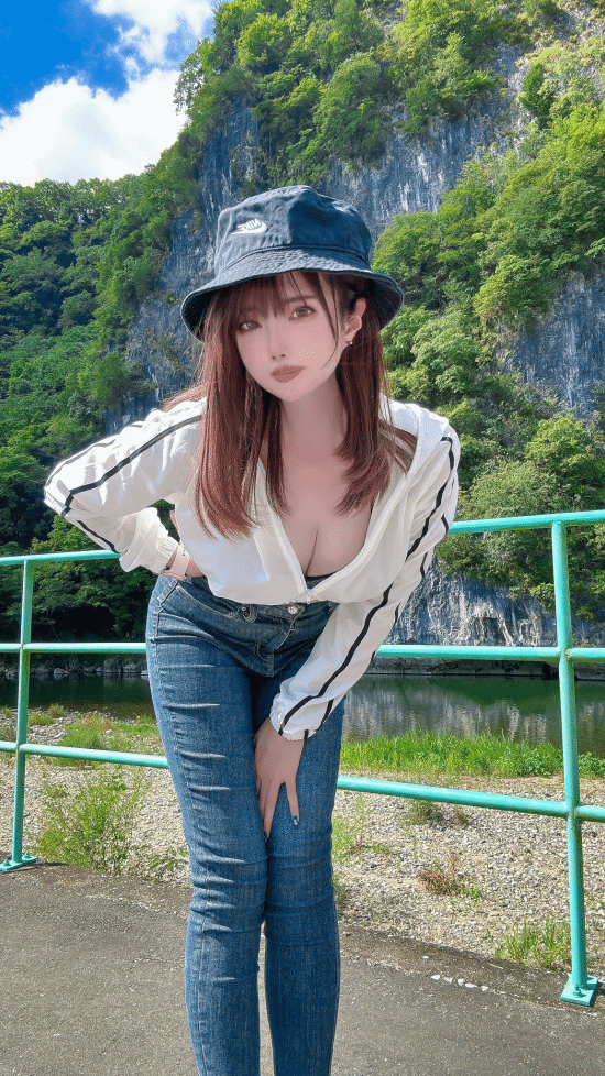 人妻丰满熟妇av无码区免费a片:14-17-20-27-45-46F：13,关于成人内容的误解与警示——对人妻丰满熟妇AV无码区免费A片等关键词的探讨