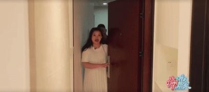 无码人妻AⅤ一区二区三区A片必:04-06-24-27-29-46T：16,色情内容是不合法的，违反我国相关的法律法规。我们应该遵守法律和道德准则，远离色情内容。如果您有其他有益身心的娱乐需求，可以寻找一些正规的平台或文化活动，例如观看电影、参加体育运动，以丰富您的生活。