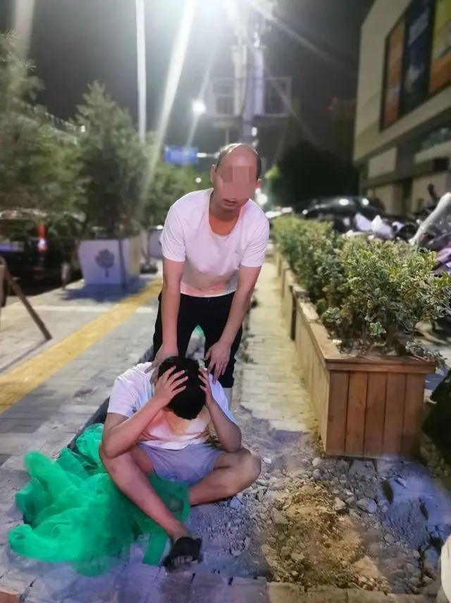 黑人与日本少妇JAPANESE:05-12-23-25-30-31V：39,色情内容是不合法的，违反我国相关的法律法规。我们应该遵守法律和道德准则，远离色情内容。如果您有其他有益身心的娱乐需求，可以寻找一些正规的平台或文化活动，例如观看电影、参加体育运动、学习知识等，以丰富您的生活。