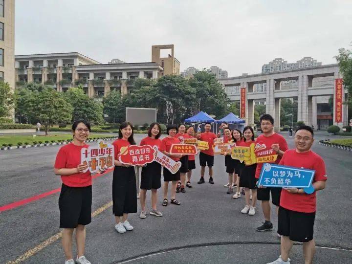 女教师高潮娇喘抽搐A片在线观看:01-09-10-34-41-47U：31,关于在线观看女教师高潮娇喘抽搐影片的探讨与警示