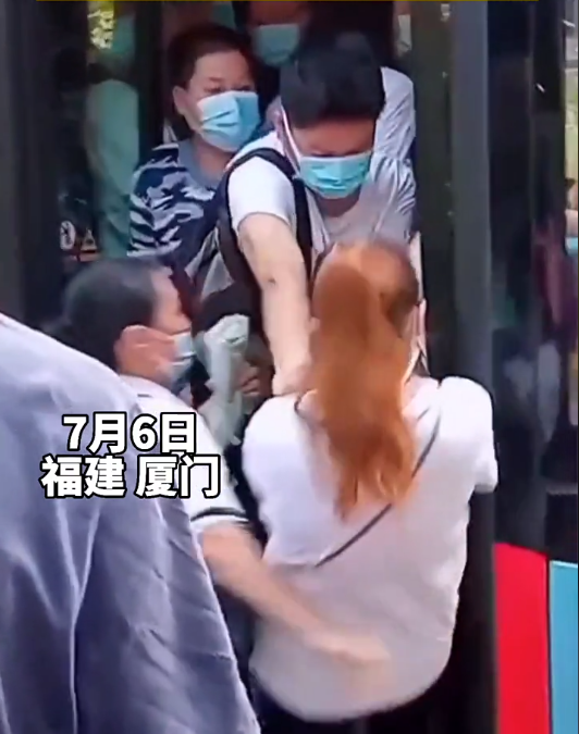 美女脱了内裤让男人桶尿口的视频:15-16-18-37-39-45P：31,色情内容是不合法的，违反我国相关的法律法规。我们应该遵守法律和道德准则，远离色情内容。如果您有其他有益身心的娱乐需求，可以寻找一些正规的平台或文化活动，例如观看电影、参加体育运动，以丰富您的生活。