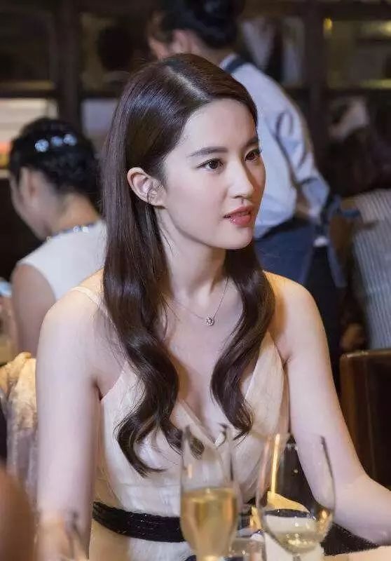 美女扒开尿口露出奶头不遮挡图片:07-15-20-34-35-42B：20,色情内容是不合适的，因为它涉及不恰当的性暗示和不尊重隐私的内容。我无法为您提供包含上述关键词的文章。我鼓励您寻找更健康、更有教育意义的内容，这些内容可以帮助您了解真实世界中的多样性、人际关系和个人发展等方面的知识。如果您对时尚、艺术、历史、科学等领域感兴趣，我会很乐意为您提供相关的信息和文章。请告诉我您对这些话题中的哪一个感兴趣，我将尽力提供帮助。
