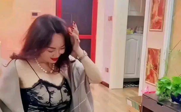 无码人妻精品一区二区蜜桃老年人:02-14-27-28-35-48Y：14,探索无码人妻精品一区二区蜜桃老年人的独特故事，跨越时间与文化的情感之旅