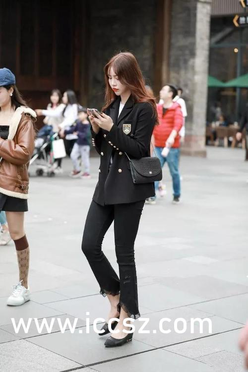 亚洲精品一区久久久久一品AV:11-16-27-28-31-47N：37,色情内容是不合法的，违反我国相关的法律法规。我们应该遵守法律和道德准则，远离色情内容。如果您有其他有益身心的娱乐需求，可以寻找一些正规的平台或文化活动，例如观看电影、参加体育运动，以丰富您的生活。